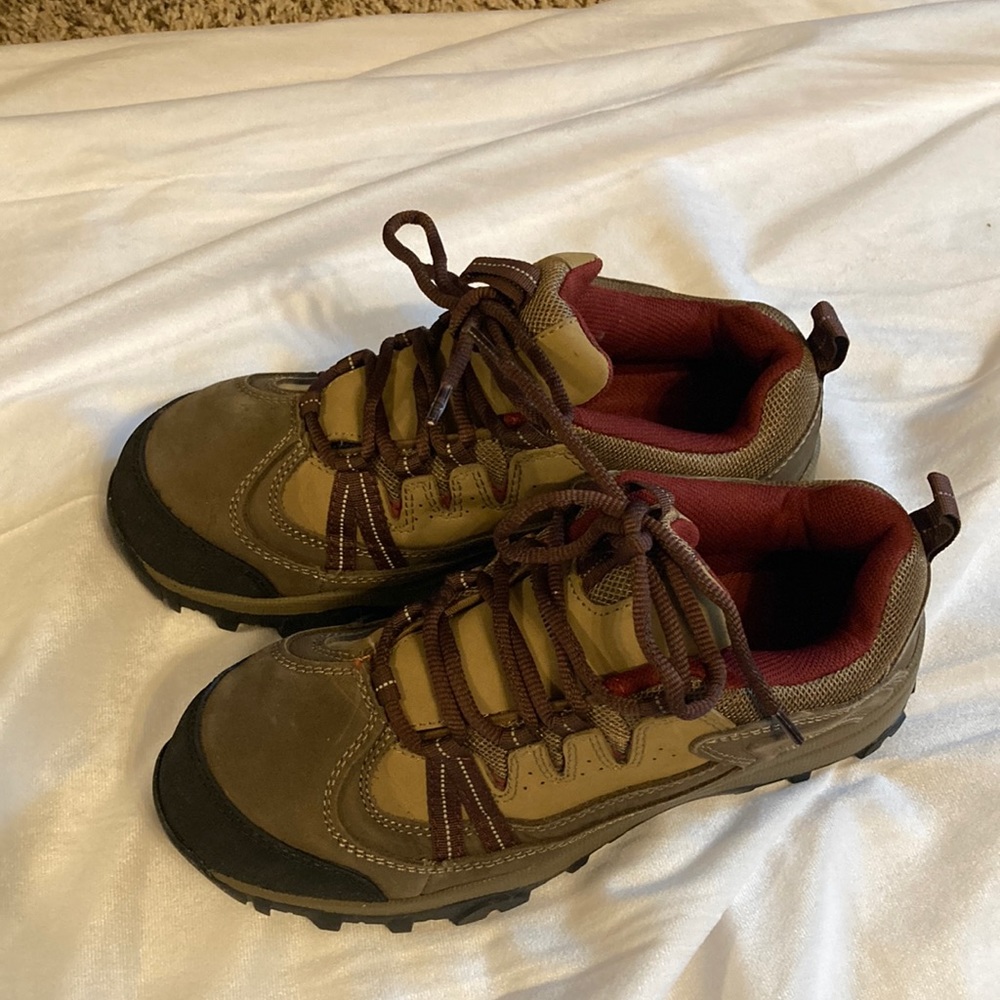 Wolverine steel toe oil resistant/ slip shoes size 6W